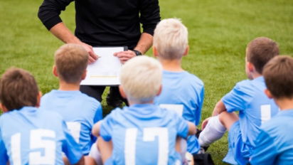 Ile zarabia początkujący trener piłkarski?