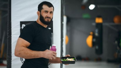 Mamed Khalidov zarobki