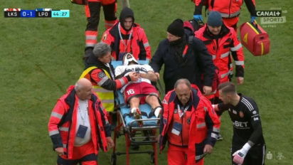 Scena grozy w Łodzi! Piłkarz padł na murawę bez kontaktu z rywalem