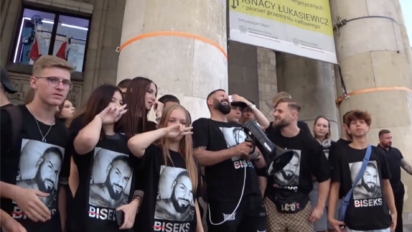 Wojtek Gola sprzedaje merch biseks! Włodarz spienięża aferę