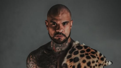 Kim jest Patryk Akinyeye?