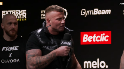 Załęcki tłumaczy się policjantowi na konferencji FAME MMA 24!