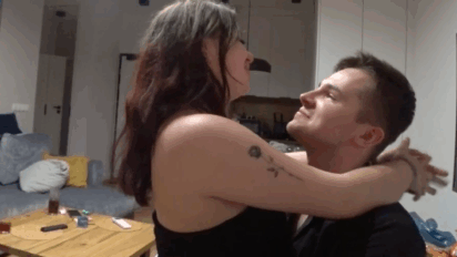 Ajemge zbanowany na KICK za intymne sceny? Mało brakowało...