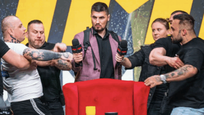 Hellboy vs Owca - O której godzinie jest walka?