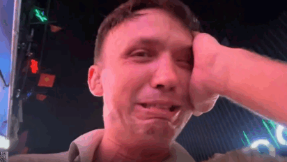 Robert Pasut płacze na streamie -