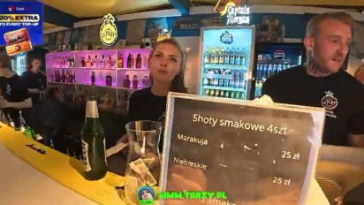 Taazy spiął się z barmanką! Fani oburzeni jego zachowaniem...