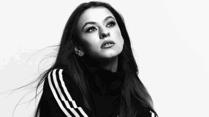 Bambi pierwszą kobiecą ambasadorką Adidas? Internauci prostują