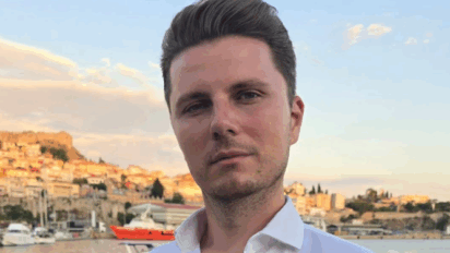 Kim jest Piotr Korczarowski?