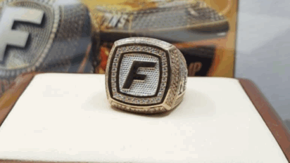 Wiewiór sprzedaje sygnet FAME MMA? -