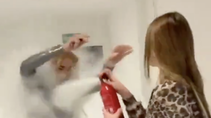 Marianna Schreiber zaatakowana gaśnicą -