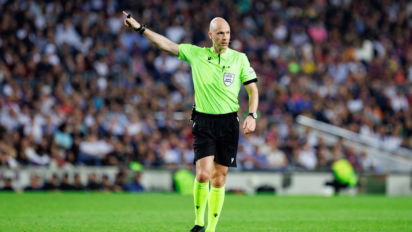 Znany sędzia z Premier League poprowadzi mecz Polaków!