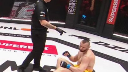 Absurdalna walka 2v2 na FAME MMA! Zawodnik się poddał!